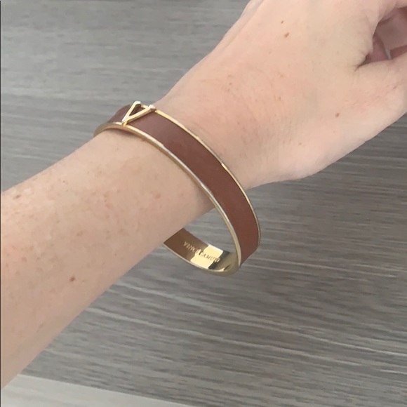 Vince Camuto camel brown and gold “V” bangle - Picture 3 of 8